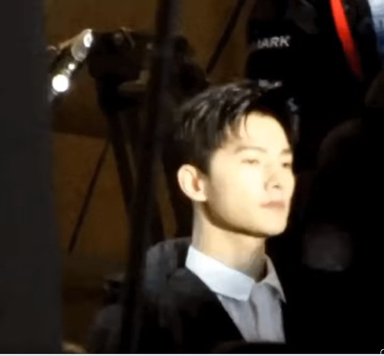 Nhan sắc Dương Dương chưa bao giờ biết đến cảm giác bị dìm. Dù ảnh, video chất lượng thấp hay cao thì vẻ đẹp của anh ấy vẫn tỏa sáng. Chính vì vậy, fan Dương Dương cần phải xem góc quay này để biết được vẻ đẹp của idol đã lên tới trình thượng thừa.