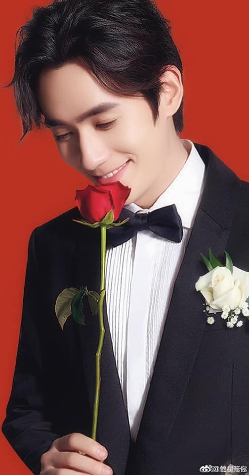 Mỹ nam 'Trấn Hồn' Chu Nhất Long và hoa. Đẹp đến hư ảo!