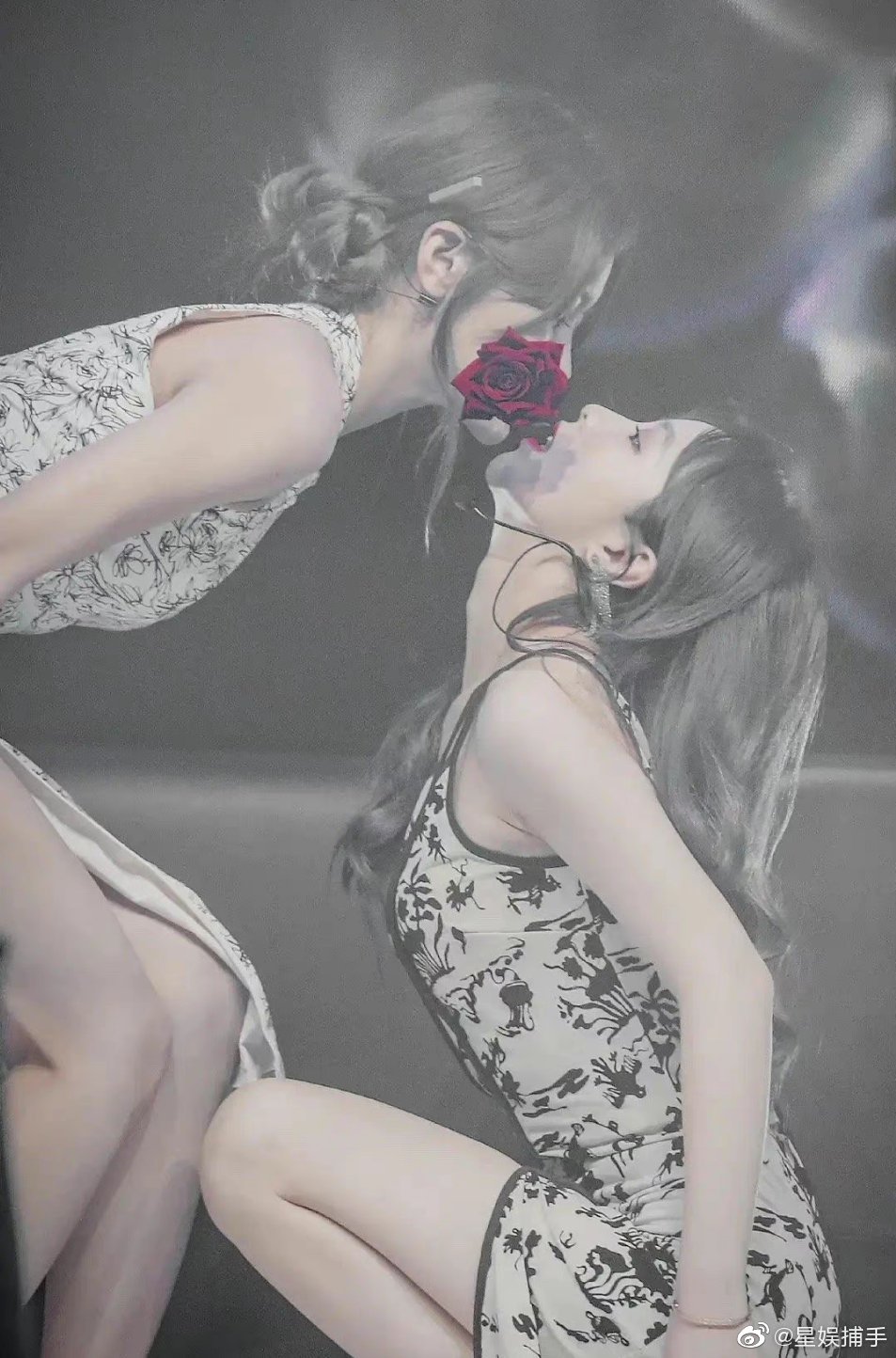 Bức ảnh tình cảm siêu đẹp của Trương Hân và Hứa Dương Ngọc Trác đủ để thoát vòng.