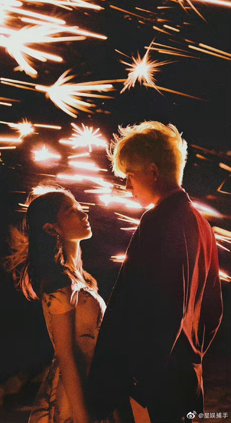 Chiếc Bật Lửa Và Váy Công Chúa chưa lên sóng nhưng 'chems' giữa Trần Phi Vũ và Trương Tịnh Nghi đã ngập trời. Ngắm ảnh này mà nhiều người còn nóng lòng muốn đi đọc truyện trước khi xem phim.