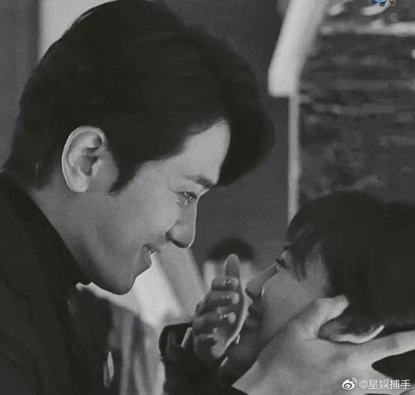 Ánh mắt Bành Quán Anh thâm tình, Thái Văn Tịnh ngại ngùng trong Không Hẹn Mà Đến khiến fan ship ngược xuôi.