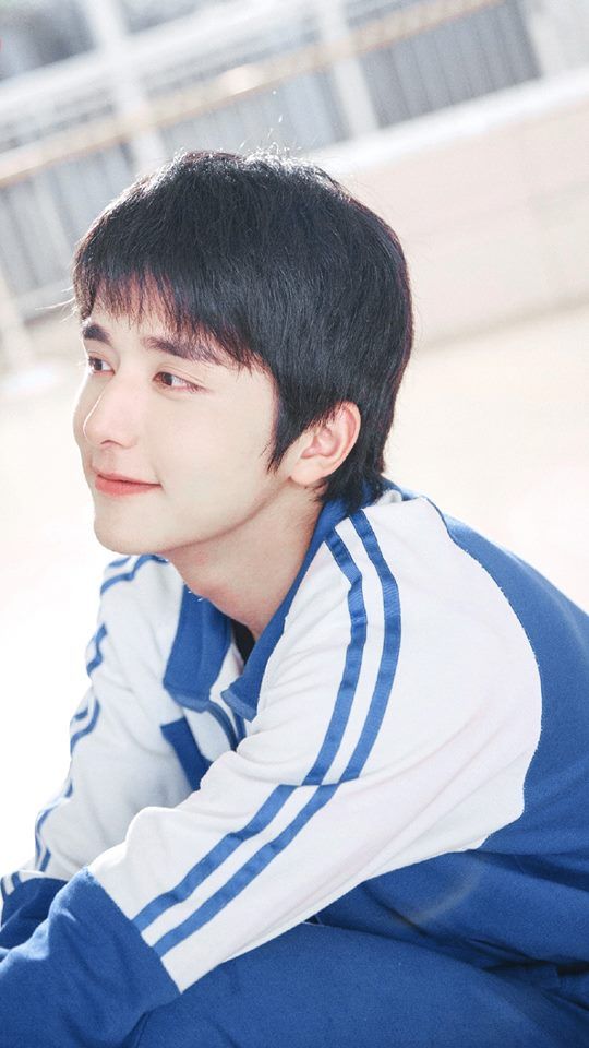 Khoác lên mình bộ đồng phục, Trương Tân Thành đã đưa khán giả trở về với những năm tháng học sinh đầy sôi nổi, trẻ trung. Vai diễn Lâm Dương của Trương Tân Thành trong Xin Chào Ngày Xưa ấy được xem là một trong những vai làm nên tên tuổi của nam diễn viên.