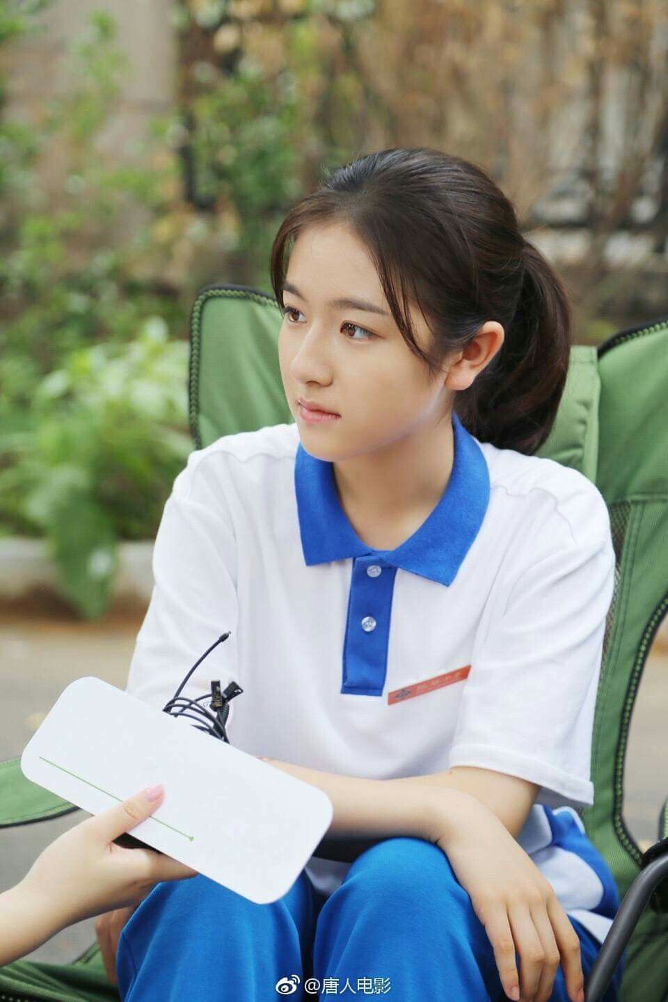 Học bá Dư Châu Châu (Lý Lan Địch thủ vai), nữ chính thanh xuân vườn trường khác biệt của phim Hoa ngữ khi không học dốt, không tóc ngắn, không ngốc nghếch và đặc biệt là rất biết điều. Cô ấy nghe lời thầy cô, phụ huynh nhưng lại có chính kiến riêng khiến rất nhiều khán giả yêu mến.