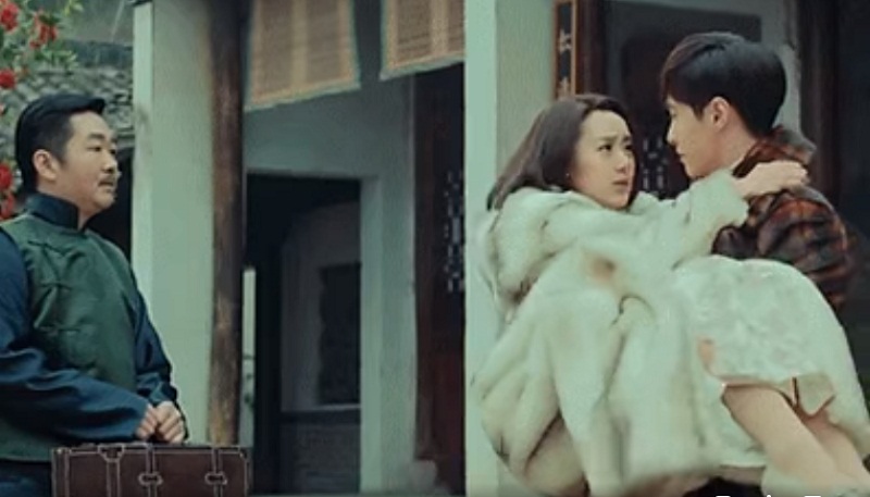 Cảnh sủng siêu ngọt của Trương Nghệ Hưng và Viên Băng Nghiên trong Lão Cửu Môn. Nhìn anh bế chị gọn nhẹ như một cô bé vậy đó.