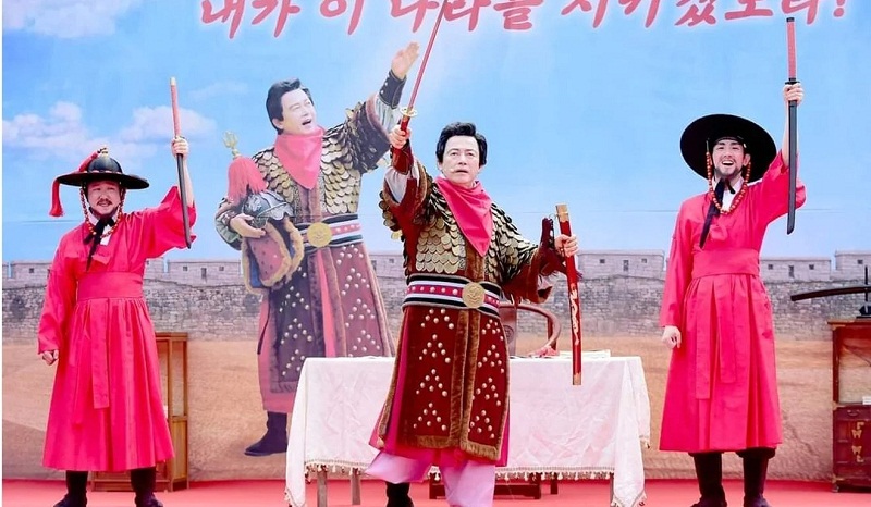 Ông Heo Kyung-young tuyên bố chạy đua vào Nhà Xanh trong cuộc bầu cử năm 2022. Ông Heo Kyung-young tuyên bố chạy đua vào Nhà Xanh trong cuộc bầu cử năm 2022.