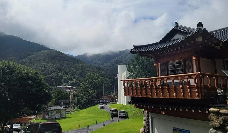 Sky Palace của ông Heo Kyung-young. Sky Palace của ông Heo Kyung-young.