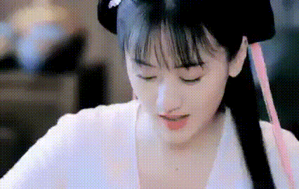 Còn đây là cô nàng Toàn Cơ (Viên Băng Nghiên) xinh đẹp. Tạo hình cổ trang này của Viên Băng Nghiên vừa trẻ trung lại thanh tú. Nét diễn ăn của cô nàng trông cũng rất 'ngon miệng'.