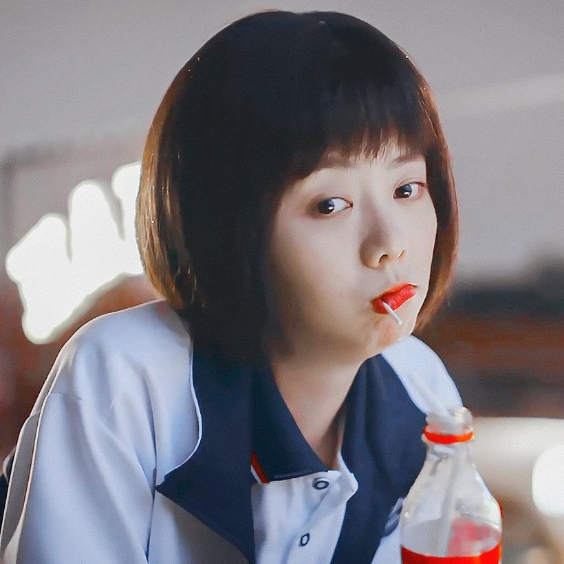 Sang đến Lấy Danh Nghĩa Người Nhà, Đàm Tùng Vận tiếp tục khẳng định khả năng diễn xuất vai ngây thơ của mình. Nét diễn tự nhiên, đáng yêu hạ gục trái tim khán giả.