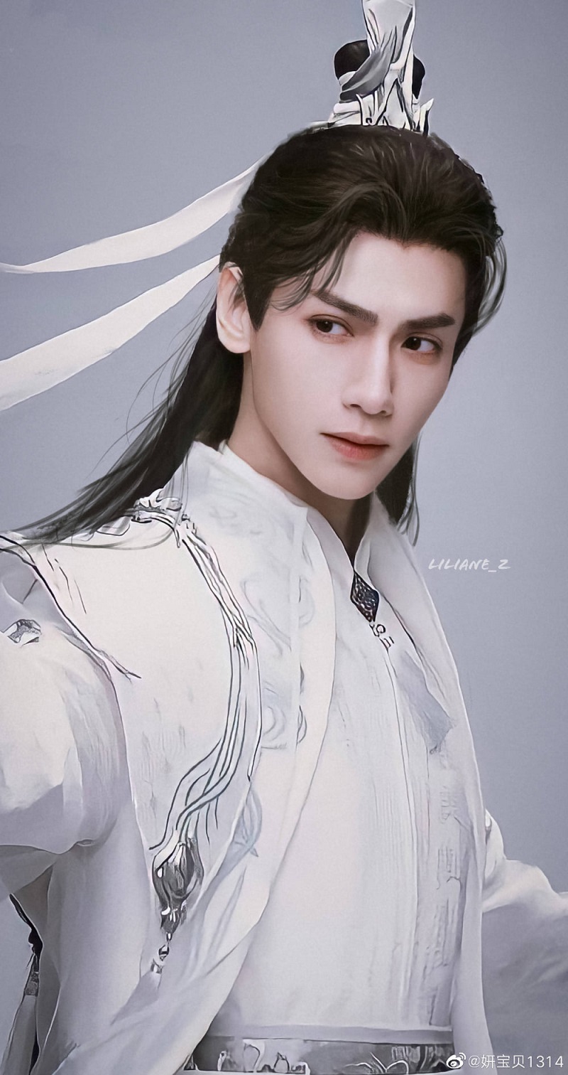 Một bộ bạch y khác của La Vân Hi trong Hạo Y Hành cũng vô cùng khí chất. Đầu đội mão bạc, thân khoác bạch y thướt tha, mặt đẹp như tượng tạc thật khiến người ta không dám nhìn lâu.