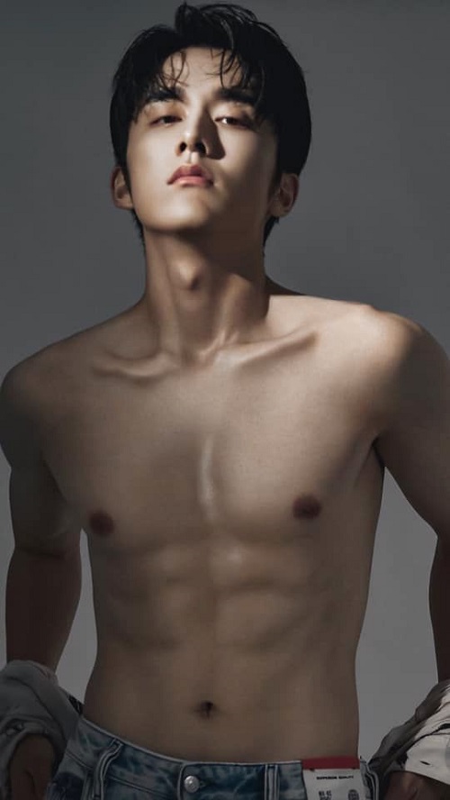 'Quả sầu riêng' chất lượng cao Trương Tân Thành sở hữu body nuột như vậy mà còn tự nhận mình béo. Tân Thành, có phải cậu muốn những 'cục mỡ di động' phải tổn thương không?