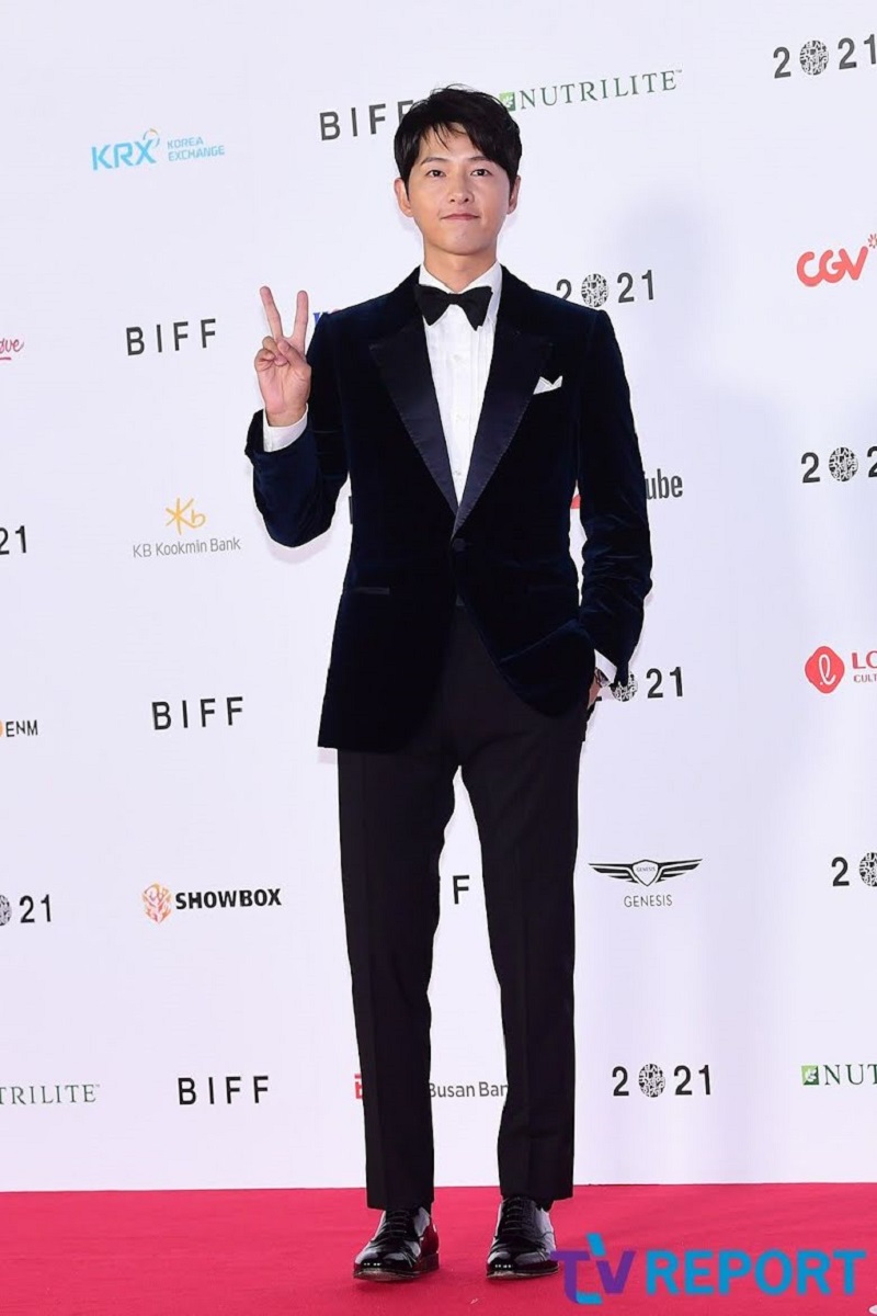 Song Joong Ki, Yoo Ah In và loạt sao Hàn 'bùng cháy' trên thảm đỏ BIFF 2021