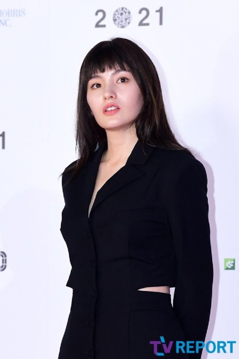 Người mẫu kiêm diễn viên Kim Yong Ji trong xinh đẹp như mọi khi.