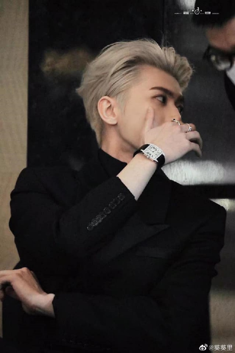 Vẻ đẹp anh tuấn như các nam thần trong truyện tranh. Ngoài gương mặt đẹp xuất sắc, chắc chắn nhiều người sẽ chú ý đến đôi tay đẹp nuột nà của Thái Từ Khôn.