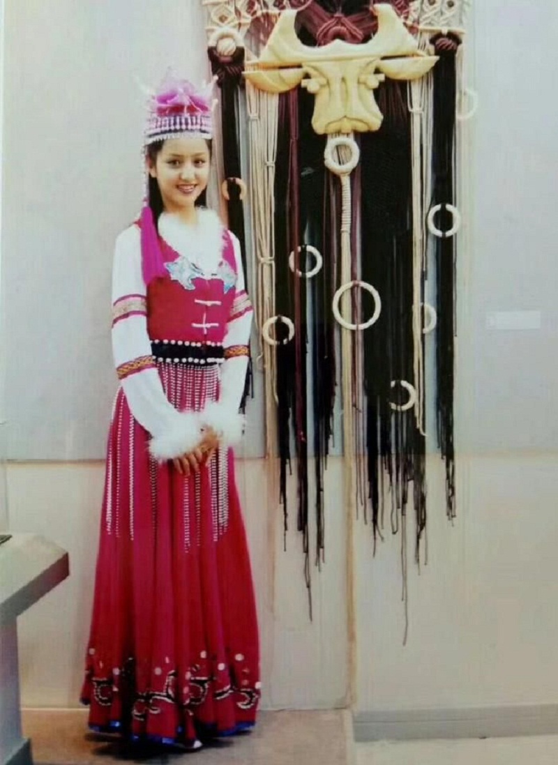 Ảnh hiếm của Đồng Lệ Á thời 'chưa vướng bụi trần' xứng danh đệ nhất mỹ nhân Tân Cương - Ảnh 1 Ảnh hiếm của Đồng Lệ Á thời 'chưa vướng bụi trần' xứng danh đệ nhất mỹ nhân Tân Cương - Ảnh 1