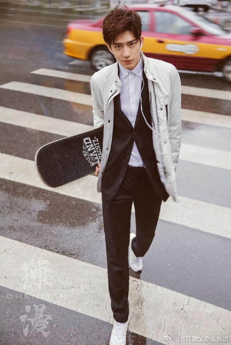 Tấm ảnh thương hiệu của Tỉnh Bách Nhiên mà bất cứ fangirl nào cũng lưu về máy.