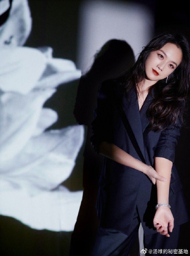 Lộ diện sao nữ làm cao trên thảm đỏ Vogue khiến Dương Mịch chịu thiệt 4