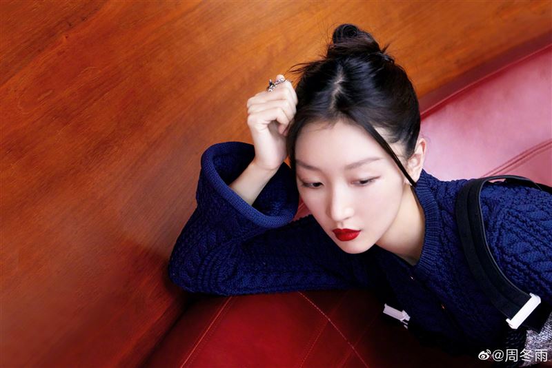 Lộ diện sao nữ làm cao trên thảm đỏ Vogue khiến Dương Mịch chịu thiệt 3