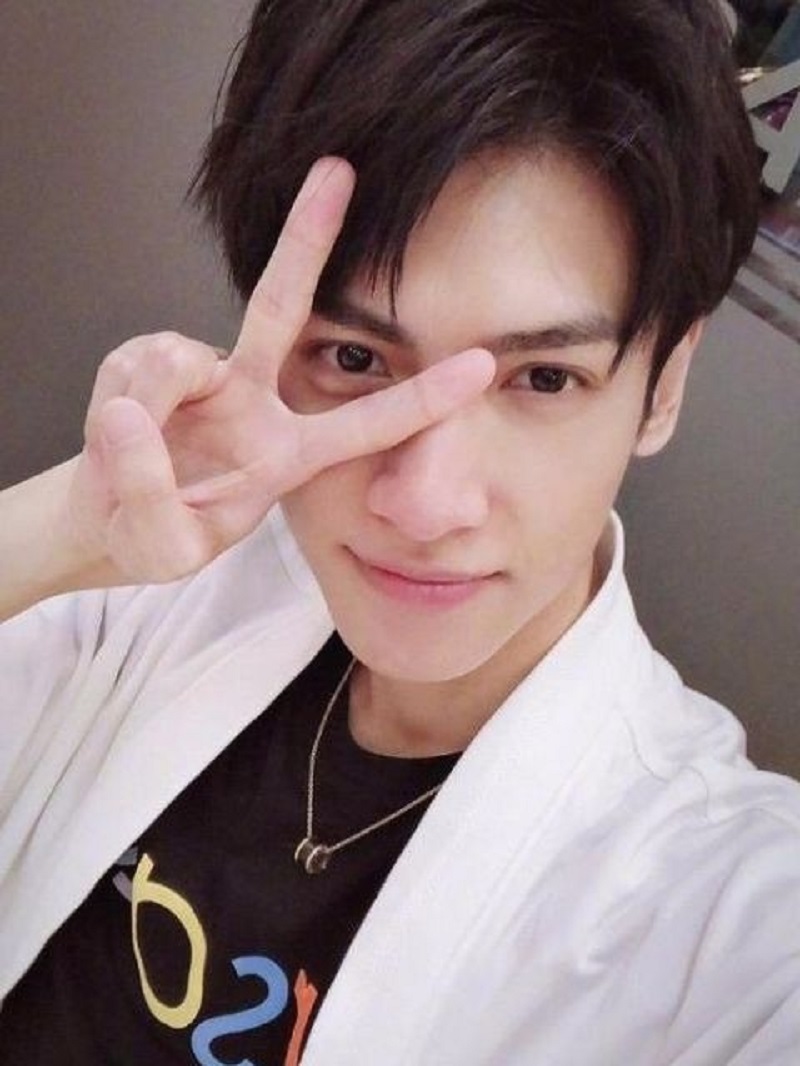 6 mỹ nam Hoa ngữ lộ mặt thật: Ai cũng tự tin trừ Lộc Hàm - Ảnh 5 6 mỹ nam Hoa ngữ lộ mặt thật: Ai cũng tự tin trừ Lộc Hàm - Ảnh 5