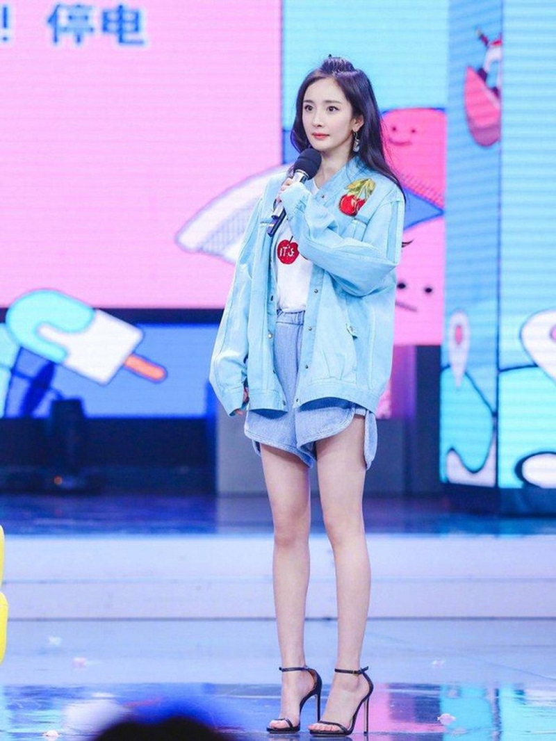 Dương Mịch mặc quần short cực đẹp. Dương Mịch mặc quần short cực đẹp.