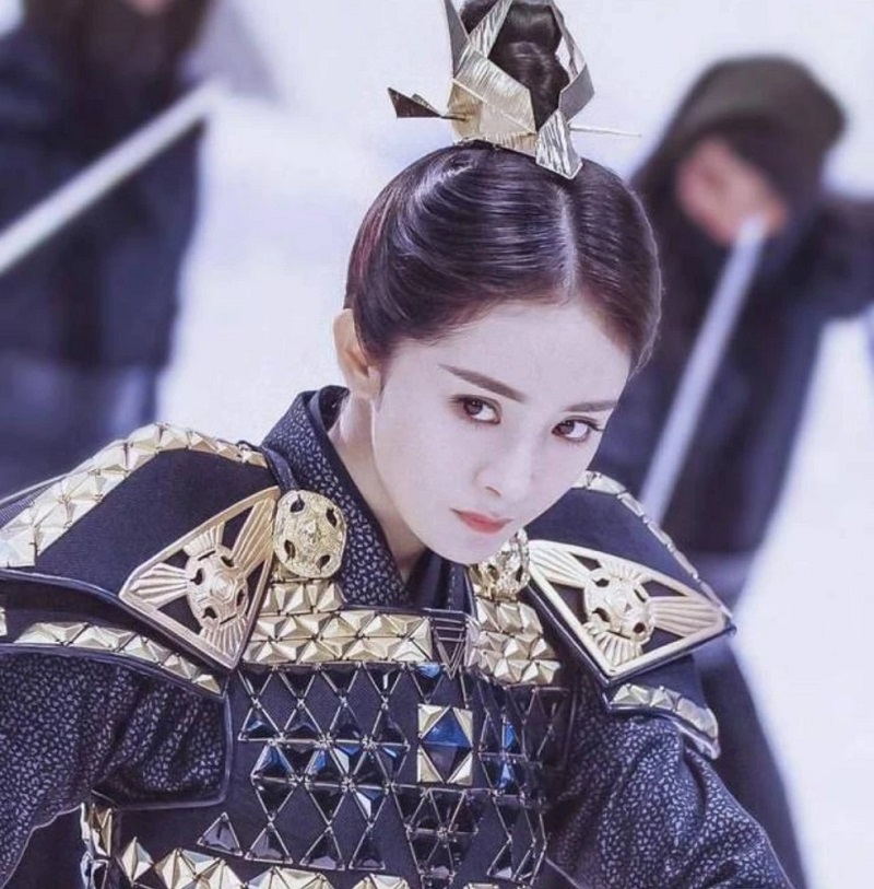 Đây rõ ràng là màn cải nam trang xem thường IQ khán giả.