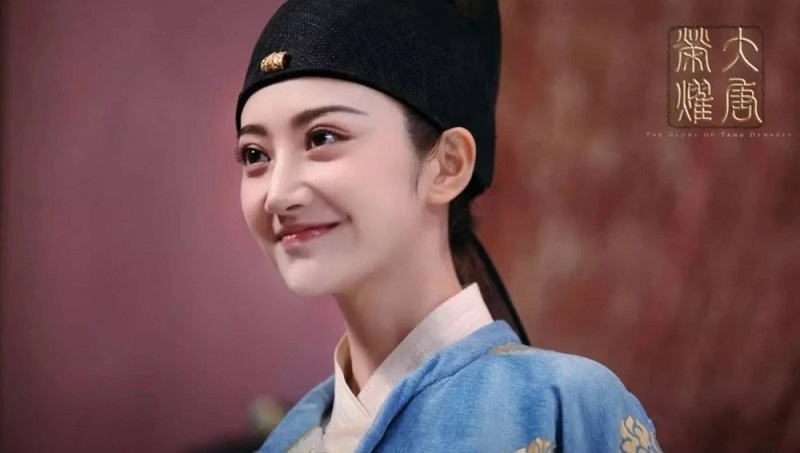 Ở góc nghiêng này, hàng mi của Cảnh Điềm 'công tử' đẹp thần sầu. Nếu không ai nói đây là giả trai thì không ai nghĩ cô ấy giả trai.