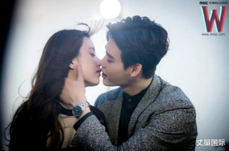10 mỹ nam hôn giỏi nhất Kbiz: 'Chồng quốc dân' Lee Min Ho thua thảm trước loạt anh tài 4