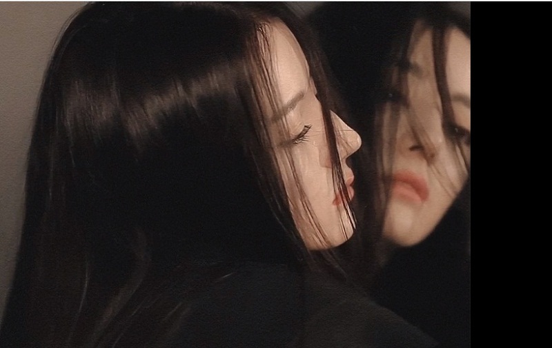 Một lần nữa vẻ đẹp của Nhiệt Ba lại khiến fan mất kiểm soát. Cô ấy vừa có sự hoàn mỹ của thiên thần, vừa có chút hắc ám của ác quỷ.