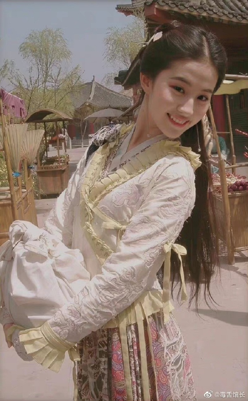 Triệu Linh Nhi được xem là 'chiến thần' của các bảng vote nhan sắc.