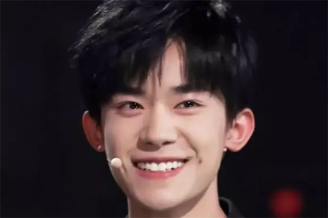 Dịch Dương Thiên Tỉ đang là ngôi sao thế hệ 10x đình đám của Cbiz. Trước đây, anh là một nhân vật gây tranh cãi nhưng những năm gần đây thì nhận về vô số lời khen, đặc biệt là trong lĩnh vực điện ảnh. Hiện tại, cái tên Dịch Dương Thiên Tỉ đã nổi nhất TFBoys. Người ta phát hiện ra khi bị fan gọi là 
