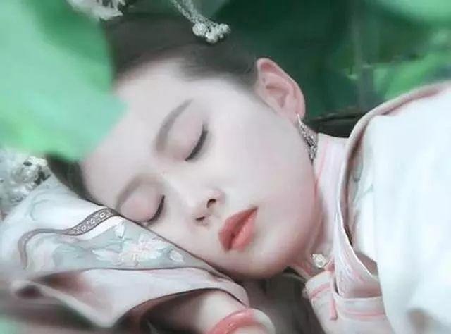 9 nữ thần Cbiz say giấc trên phim: Dương Mịch, Lệ Dĩnh đẹp thần sầu vẫn không xuất sắc bằng trùm cuối 10