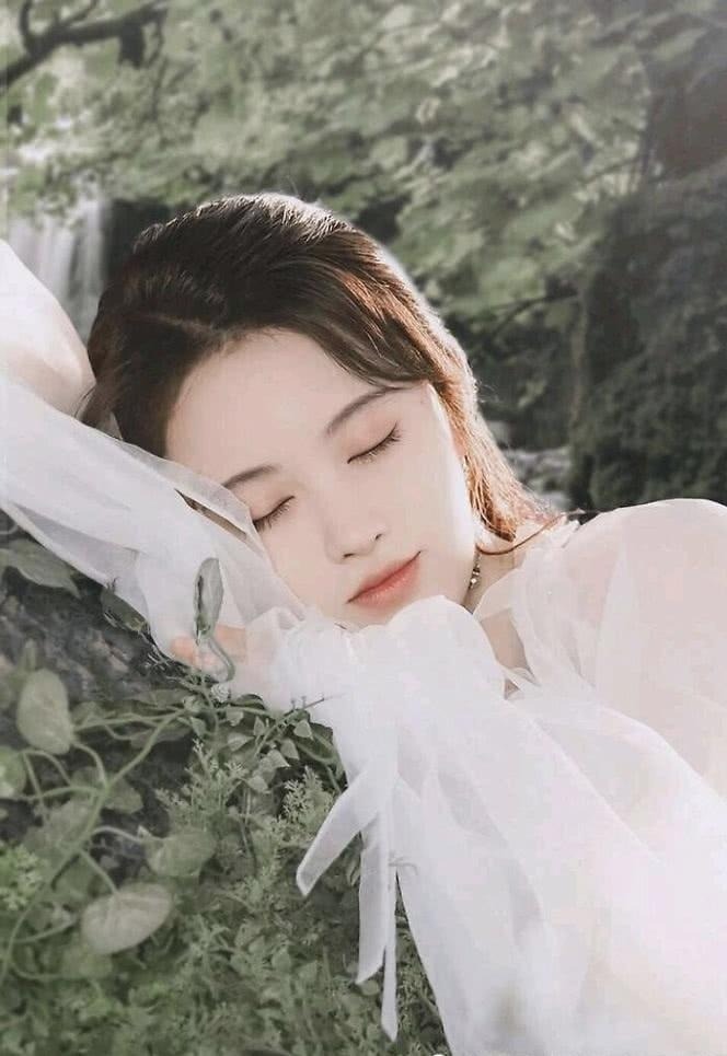 9 nữ thần Cbiz say giấc trên phim: Dương Mịch, Lệ Dĩnh đẹp thần sầu vẫn không xuất sắc bằng trùm cuối 9