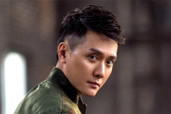 Phùng Thiệu Phong và Dương Mịch cùng đóng Cung Tỏa Tâm Ngọc ngay sau khi ra mắt. Diễn xuất của họ tuy chưa phải xuất sắc trong bộ phim này nhưng cũng đủ để 2 diễn viên tạo được dấu ấn trong lòng công chúng. Từng bước, Dương Mịch đi đến ngôi vị 'nữ hoàng rating. Còn Phùng Thiệu Phong sau khi hợp tác với Dương Mịch cũng nhận được nhiều dự án phim mới rồi kết hôn với Triệu Lệ Dĩnh. Tuy nhiên, chưa đầy 2 năm sau hôn nhân, họ đã đường ai nấy đi.