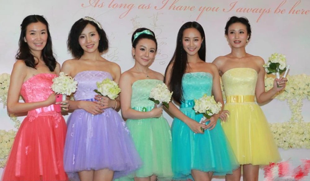 Điểm mặt những bộ váy phù dâu xấu - đẹp của sao Hoa ngữ: Angela Baby sắm váy hàng chợ, Đường Nghệ Hân được khen nức nở 12