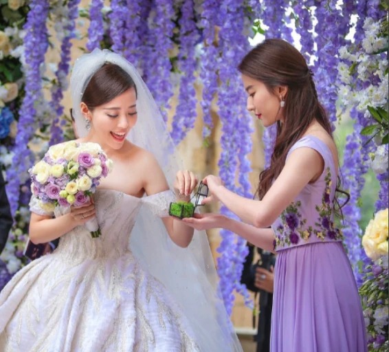 Điểm mặt những bộ váy phù dâu xấu - đẹp của sao Hoa ngữ: Angela Baby sắm váy hàng chợ, Đường Nghệ Hân được khen nức nở 15