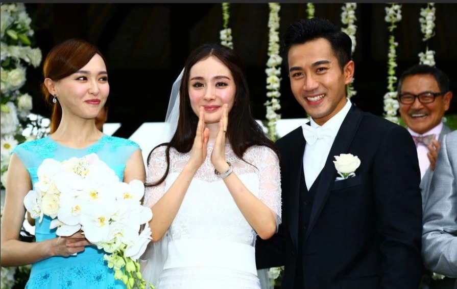 Tuy nhiên, Dương Mịch không hề có ý dìm cô bạn thân của mình. Bản thân chiếc váy cưới cô nàng mặc khi đó cũng chỉ ở mức trung bình khá. Có lẽ váy phù dâu Dương Mịch chuẩn bị cho Đường Yên là mốt khi đó.