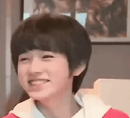 Với nhan sắc này thì chắc chắn ngày xưa Tống Á Hiên đã là crush quốc dân của bao cô gái rồi.