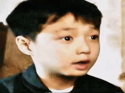 Trương Nghệ Hưng khi lớn thì phong độ, điển trai, lúc bé thì 'cute hạt me'. Chiếc má lúm khiến khán giả đổ đứ đừ từ của cậu bé Nghệ Hưng.