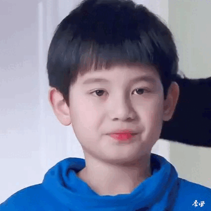 'Tứ A Ca' Hồ Tiên Hú được tẩm bổ bằng sâm Ngọc Thị nên từ bé đã hồng hào, xinh xắn vô cùng. Những hình ảnh gần đây của Hồ Tiên Hú đã khiến dàn 'hậu cung' Như Ý Truyện chấn động vì quá bảnh trai, nam tính.