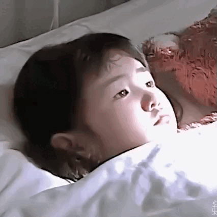 Chiếc gif chứng minh Trương Tử Phong diễn xuất tốt từ trong trứng. Nhìn bé phụng phịu cưng xỉu!