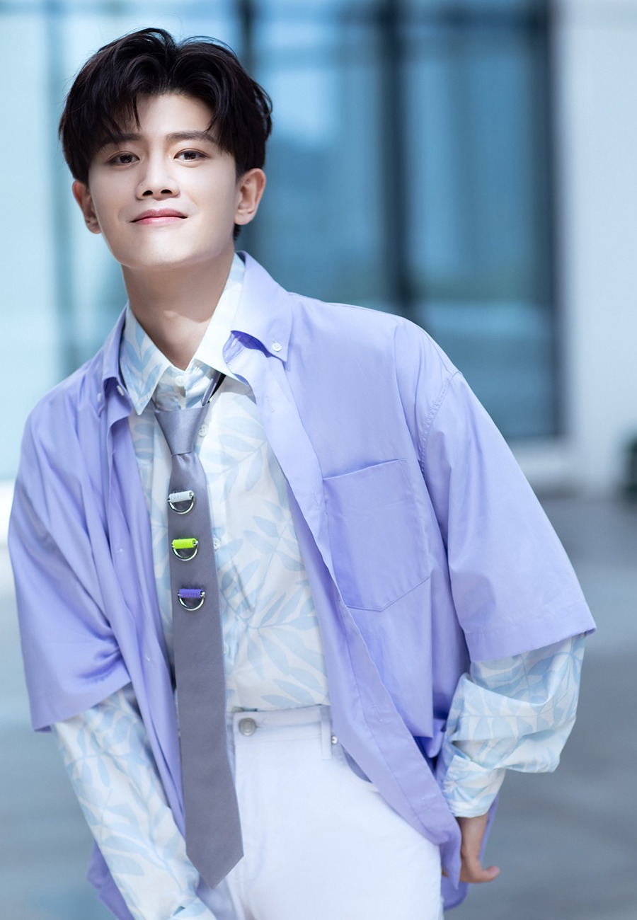 Năm 2021 là một năm thành công của Nhậm Gia Luân khi 2 bộ phim Châu Sinh Như Cố và Một Đời Một Kiếp mà anh hợp tác cùng Bạch Lộc được đón nhận nồng nhiệt. Được mệnh danh là mỹ nam cổ trang, là người trong mộng của hàng ngàn cô gái nhưng Nhậm Gia Luân đã là ông bố một con. Vừa thành công trong sự nghiệp, vừa có một gia đình viên mãn, Nhậm Gia Luân thực sự khiến nhiều người ghen tị.