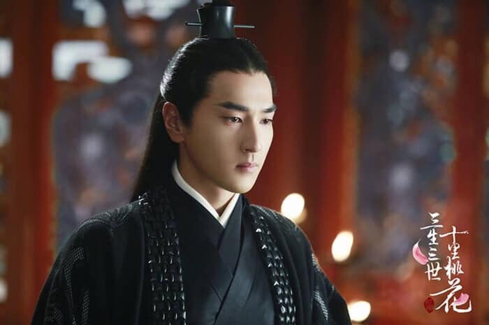 Khi lên sóng, Hương Mật Tựa Khói Sương đã trở thành bom tấn của năm 2018. Nhân vật Húc Phượng do Đặng Luân đảm nhận trở thành hình mẫu nam chính ngôn tình lý tưởng trong lòng công chúng.