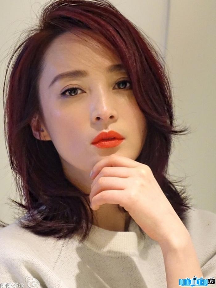 Nhan sắc Tưởng Cần Cần trở nên đằm thắm theo thời gian.