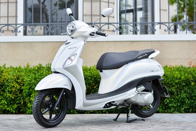 Phí trước bạ cho xe máy lần đầu là 2%. Tuy nhiên, tại các thành phố trực thuộc trung ương, thuộc tỉnh hoặc các thị xã đặt trụ sở UBND tỉnh thì mức phí sẽ là 5%.