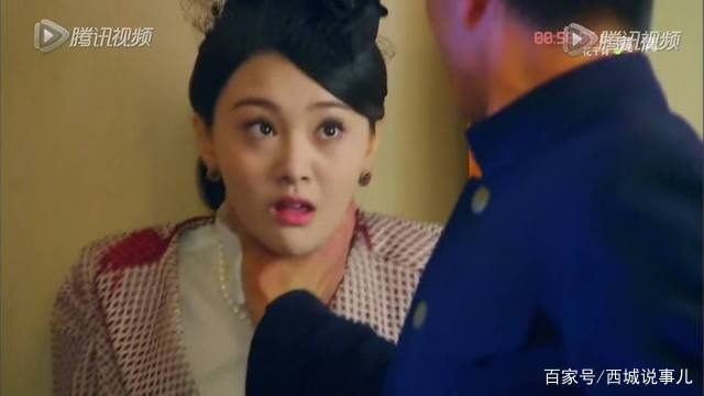 Trịnh Sảng cũng từng có một cảnh bị siết cổ với biểu cảm khá khó hiểu. Ngoại trừ hai mắt mở to, cô nàng không còn biểu hiện gì để chứng tỏ mình đang sợ hãy hay đau đớn. Điều này khiến CDM đặt dấu chấm hỏi về kỹ năng diễn xuất của cô nàng.