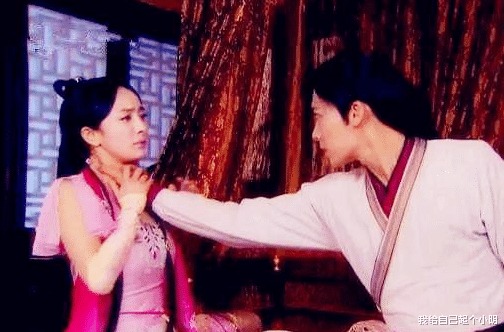 Khi nhắc đến Dương Mịch, nhiều người cũng bị tài năng và khí chất của cô ấy chính phục. Trong bộ phim truyền hình nổi tiếng Cổ Kiếm Kỳ Đàm, nhân vật nam chính do Lý Dịch Phong đảm nhận cũng có cảnh siết cổ Dương Mịch. Biểu cảm của Dương Mịch khi ấy rất chân thật, vô cùng đáng thương.