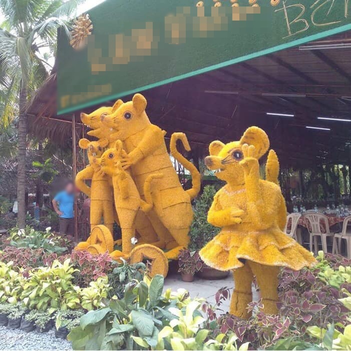 'Cười nội thương' với loạt ảnh linh vật từng xuất hiện tại Việt Nam 11
