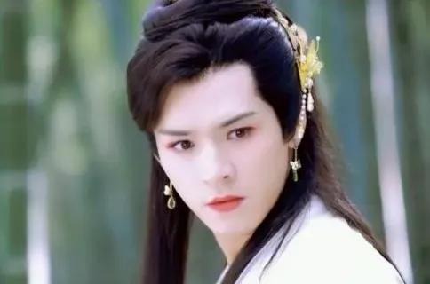 Cung Tuấn cũng từng có màn giả gái khiến fan cười ngất. Công bằng mà nói thì nhan sắc cô nương này cũng không tệ, nhưng vì đó là Cung Tuấn nên vẫn chọc cười khán giả.