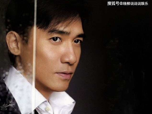 Lương Triều Vỹ cũng là một ông lớn của làng giải trí Hoa ngữ. Chuyện tình của anh và Lưu Gia Linh như một bản tình ca lúc vui, lúc buồn nhưng có cái kết thật viên mãn. Điều mà khán giả nuối tiếc nhất cho cặp đôi chính là họ vẫn chưa có con sau nhiều năm bên nhau. Lưu Gia Linh từng có một quá khứ đau buồn nhưng thật may mắn khi gặp được một người đàn ông yêu thương cô thật lòng như Lương Triều Vỹ.