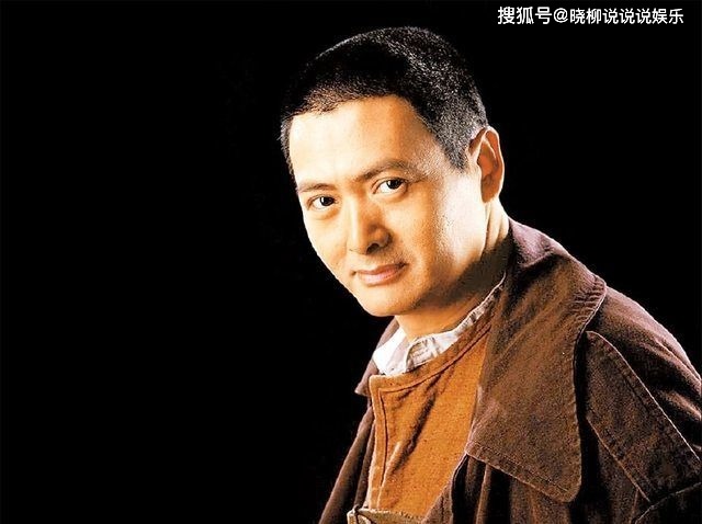 Cuộc đời Châu Nhuận Phát với khán giả Trung Quốc như một huyền thoại. Lên phim xưng hùng xưng bá thế nào thì ở ngoài đời, 'Phát ca' vẫn là một người nghe lời vợ. Dù đóng phim hay rảnh rỗi, Châu Nhuận Phát và vợ đều không tách rời. Toàn bộ tiền bạc nam tài tử đều giao cho vợ quản lý. Bạn có biết khối tài sản ròng của Châu Nhuận Phát được ước tính lên tới hơn 5 tỷ đồng?