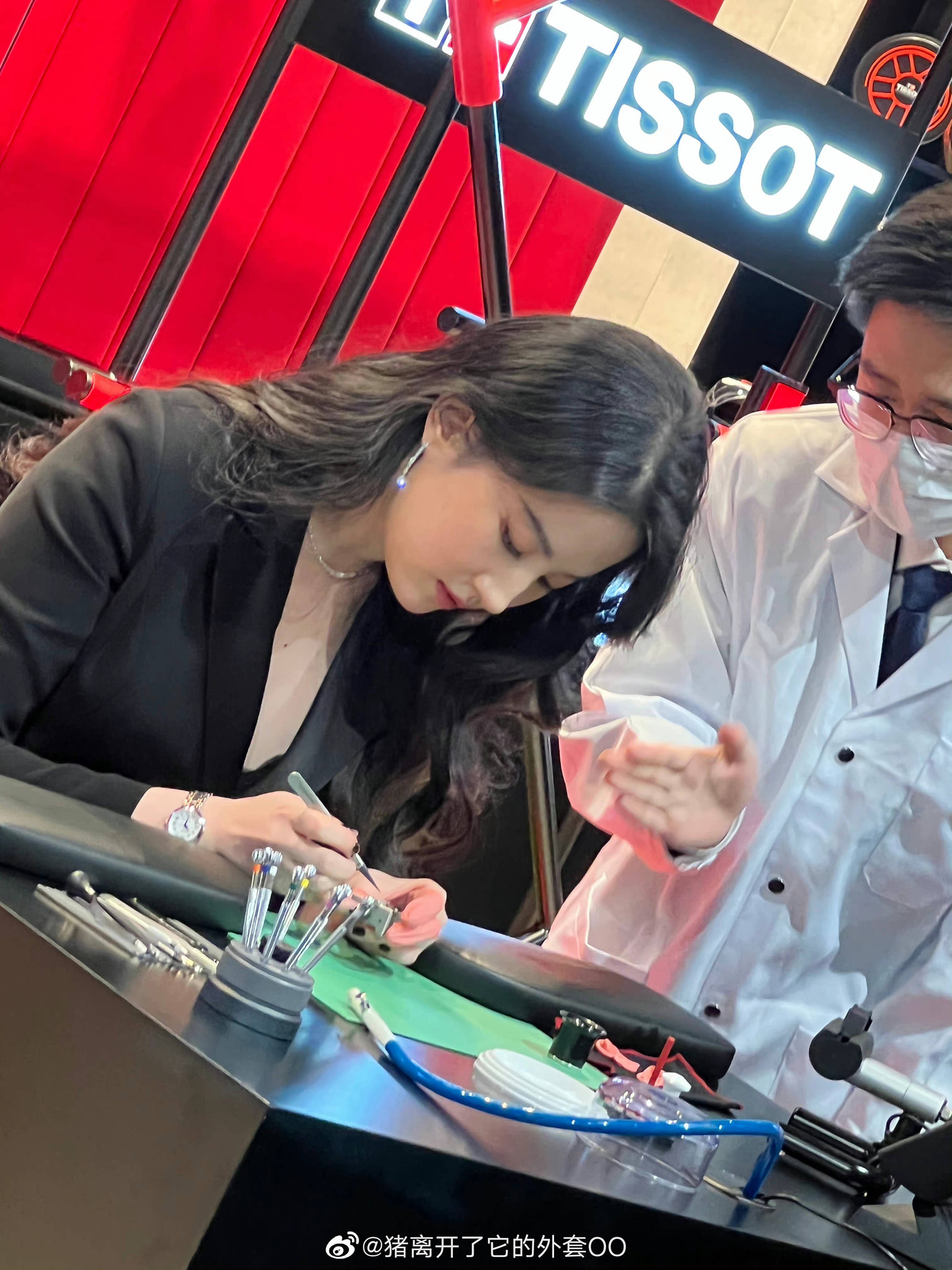 Cận cảnh nhan sắc đỉnh cao của Lưu Diệc Phi tuổi 34 - Ảnh 1